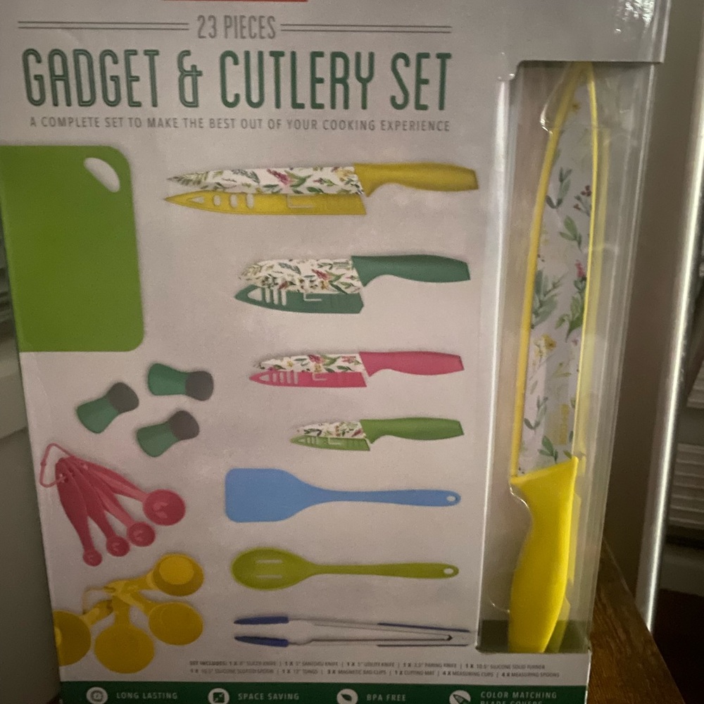 23 pieces Gadget&Cutlery Set